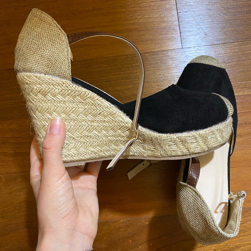 Beautiful shoes 6.5. 23.5 cm long. 8 cm platform